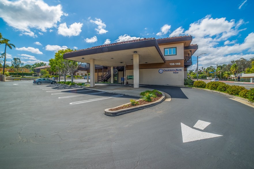 138-140 Civic Center Dr, Vista, CA for rent - Building Photo - Image 2 of 6