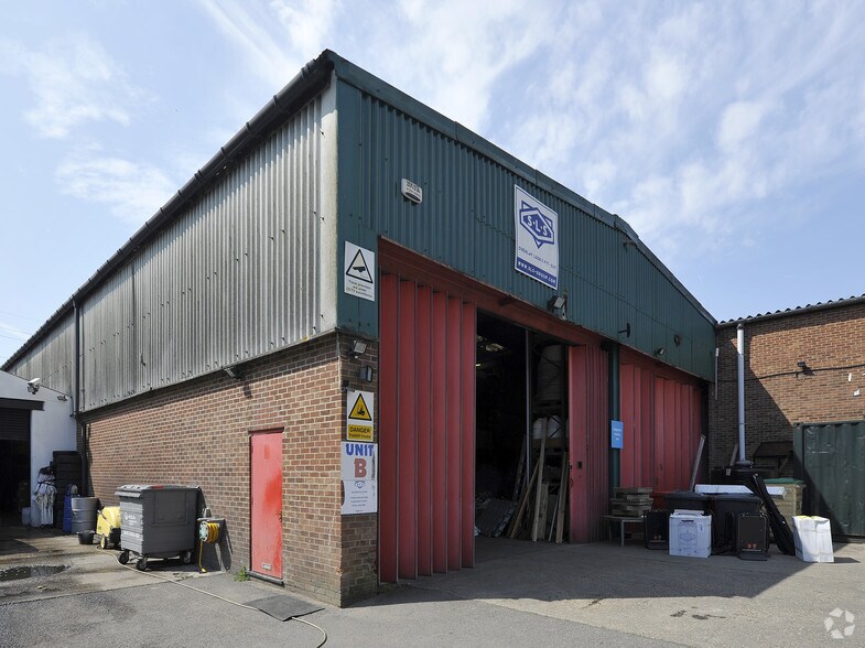 Old School Rd, Hook for sale - Primary Photo - Image 1 of 1