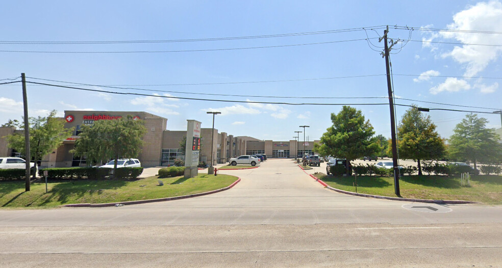 6051 Garth #300 Rd, Baytown, TX for sale - Building Photo - Image 3 of 7