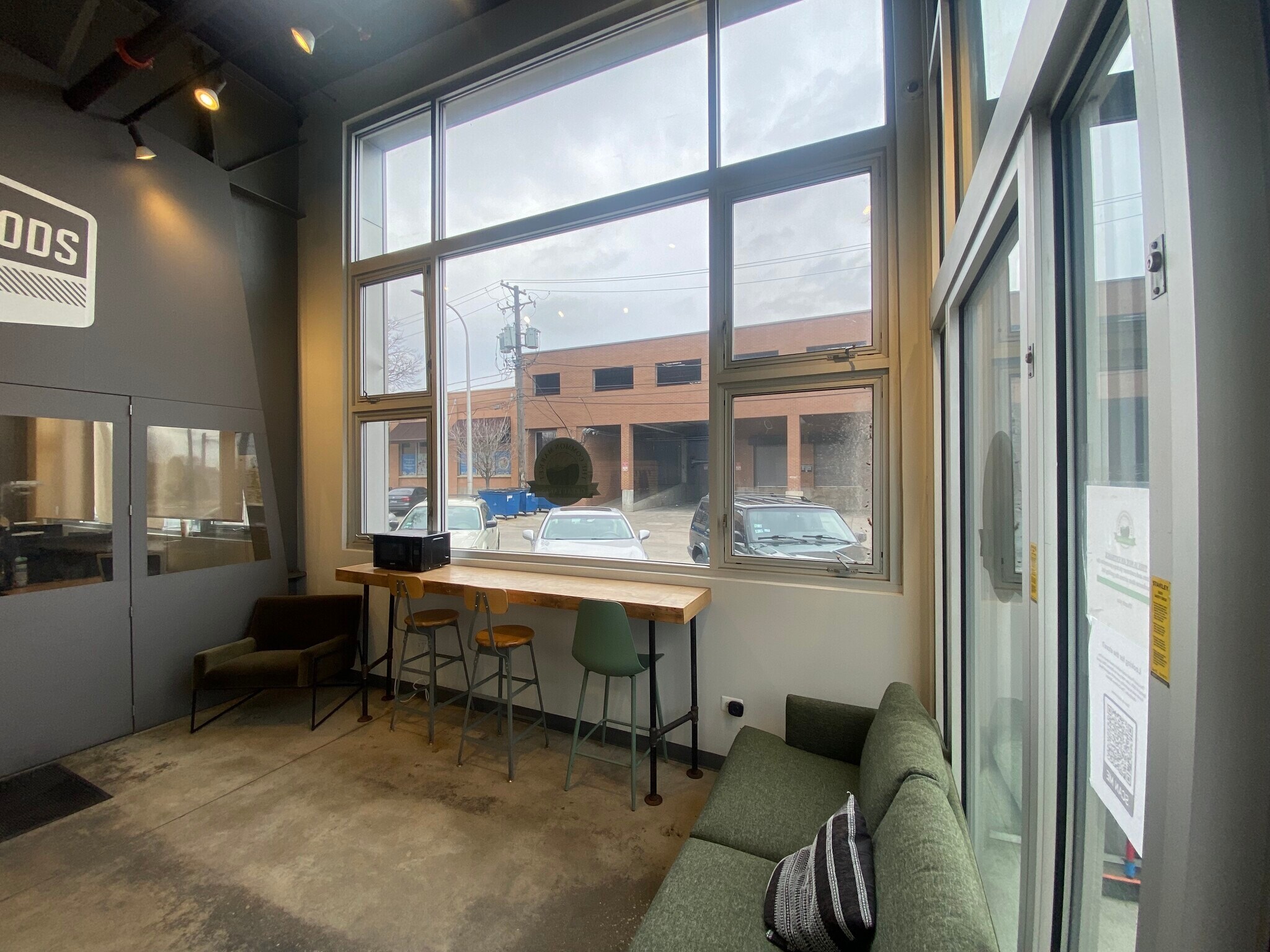 1427-1455 W Willow St, Chicago, IL to rent Interior Photo- Image 1 of 20