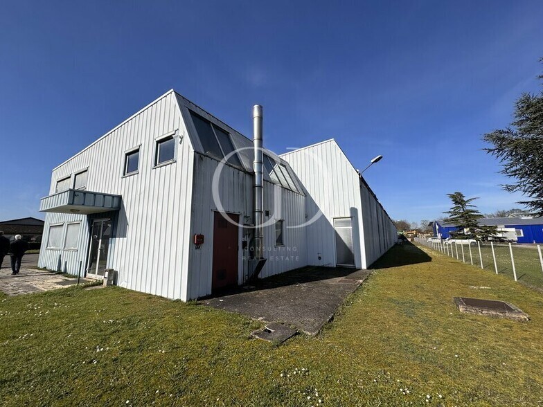 Light Industrial in Saint Andre De Corcy for sale - Building Photo - Image 3 of 9