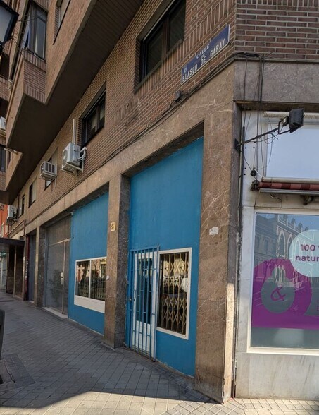 Retail in Madrid, Madrid to rent - Building Photo - Image 3 of 3