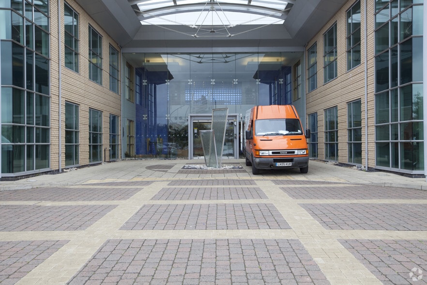 Brunel Rd, Reading to rent - Building Photo - Image 3 of 3