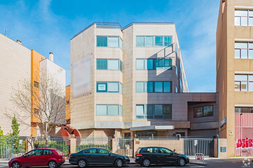 Office in Madrid, Madrid for sale - Primary Photo - Image 1 of 19