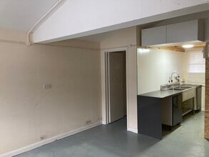 Bognor Rd, Warnham to rent Interior Photo- Image 2 of 5