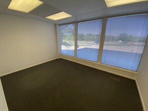 540-550 W Frontage Rd, Northfield, IL for rent Interior Photo- Image 2 of 4