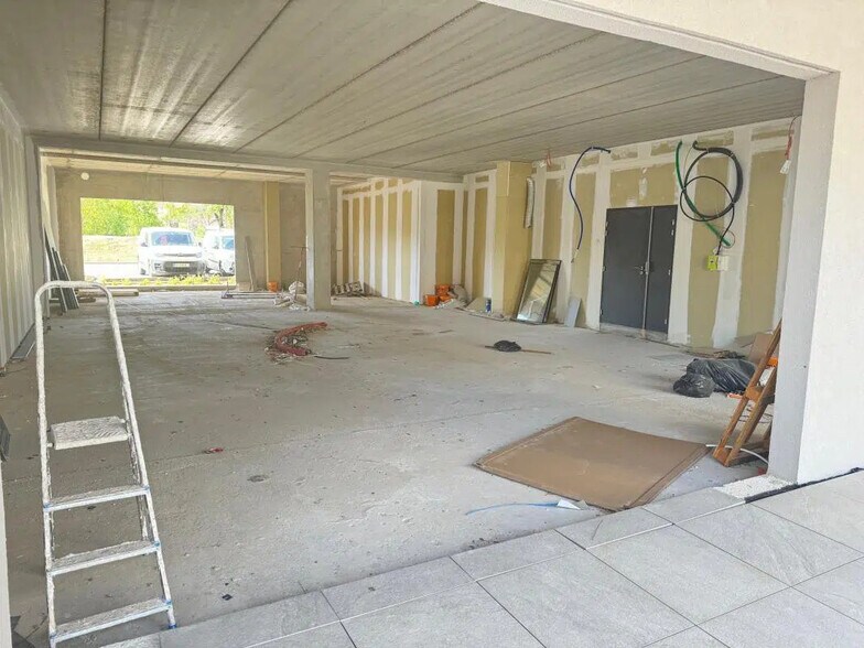 Office in Aubagne to rent - Building Photo - Image 1 of 7