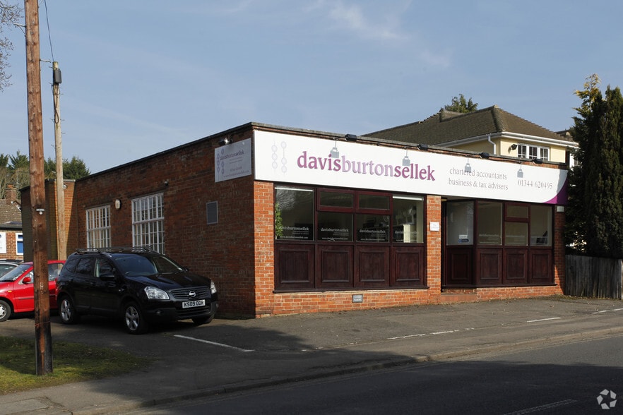 Charters Rd, Ascot to rent - Building Photo - Image 3 of 6