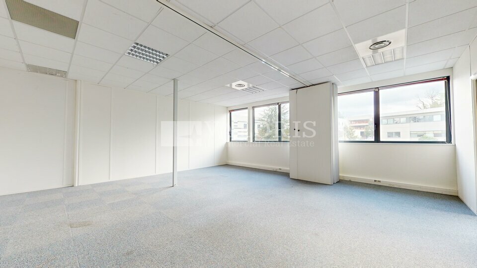 Office in Limonest to rent - Interior Photo - Image 2 of 6