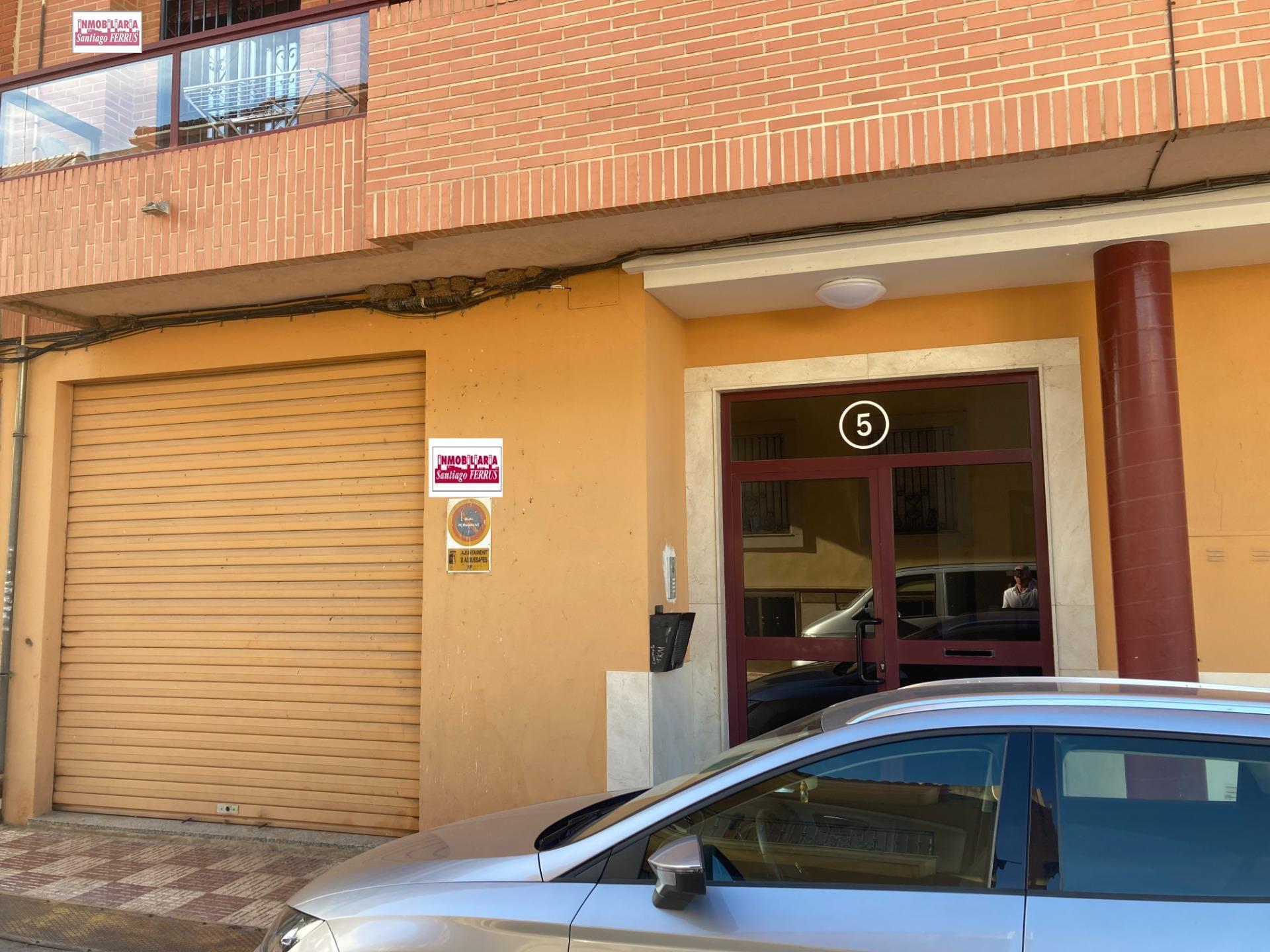 Retail in Almussafes, Valencia for sale Primary Photo- Image 1 of 2