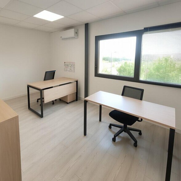 Light Industrial in Vaulx-Milieu for sale - Building Photo - Image 3 of 7