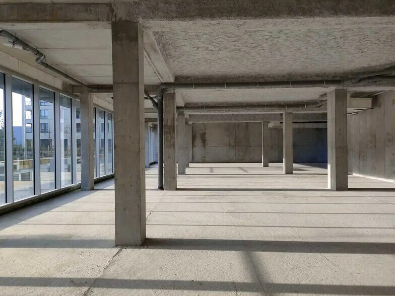 39 Cours Louis Fargue, Bordeaux for sale - Interior Photo - Image 3 of 7