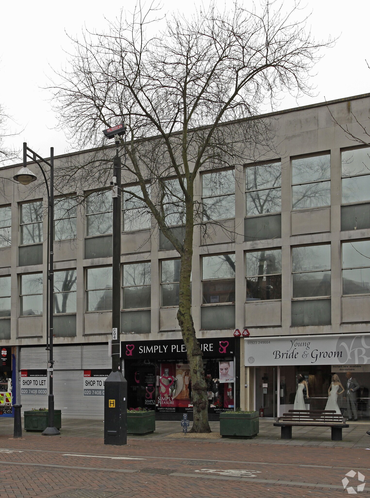 96 The Parade, Watford for sale Primary Photo- Image 1 of 1