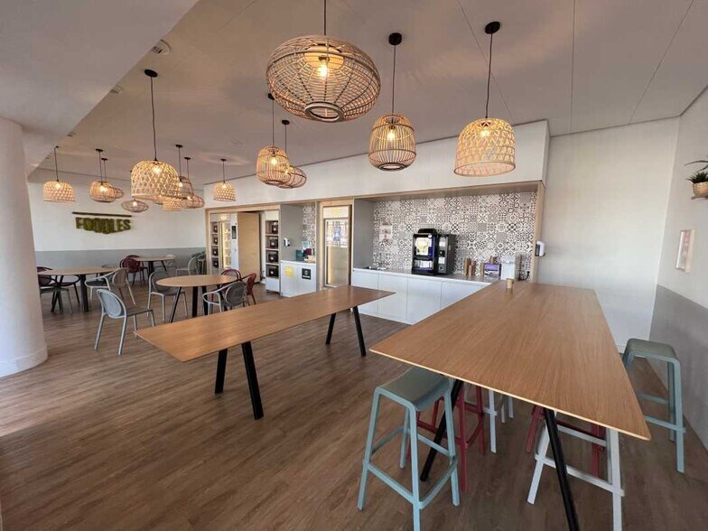 Light Industrial in Ivry-sur-Seine to rent - Building Photo - Image 3 of 12