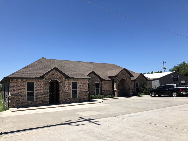 911 E McDonald Dr, Pilot Point, TX for sale - Primary Photo - Image 1 of 1