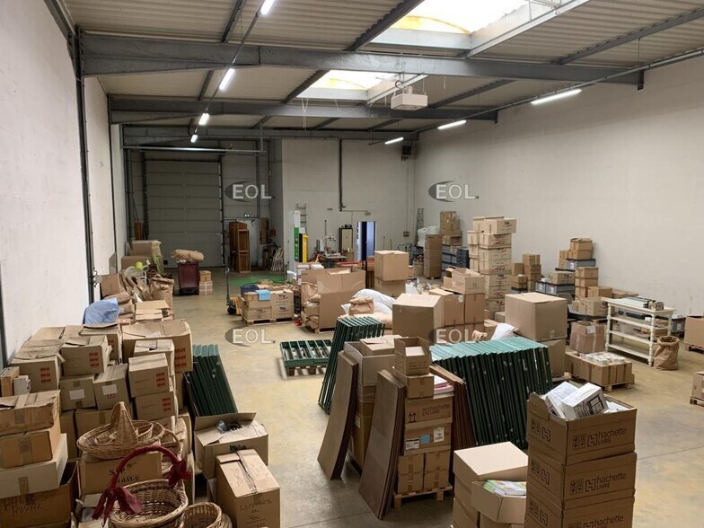 Light Industrial in Cormeilles-en-Parisis to rent - Interior Photo - Image 3 of 9