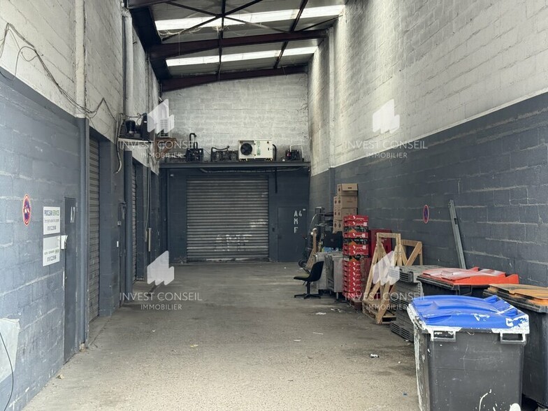 Light Industrial in Stains to rent - Interior Photo - Image 3 of 3