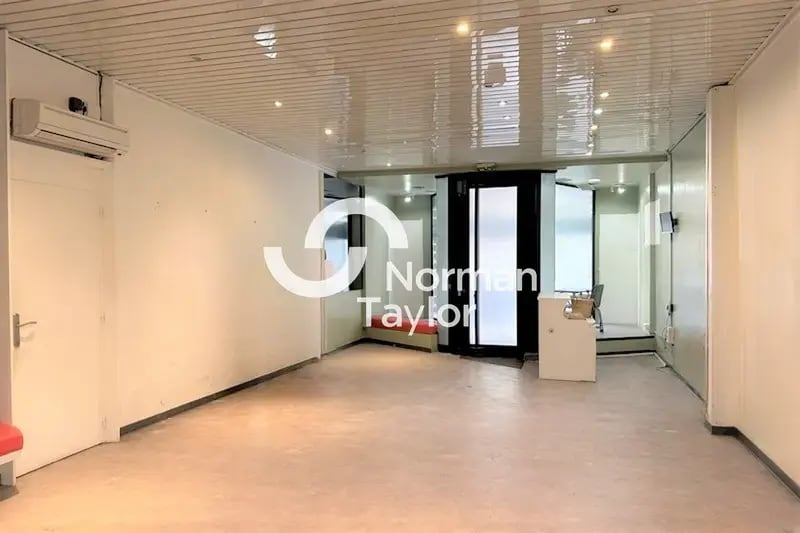 Office in Marseille to rent Interior Photo- Image 1 of 9