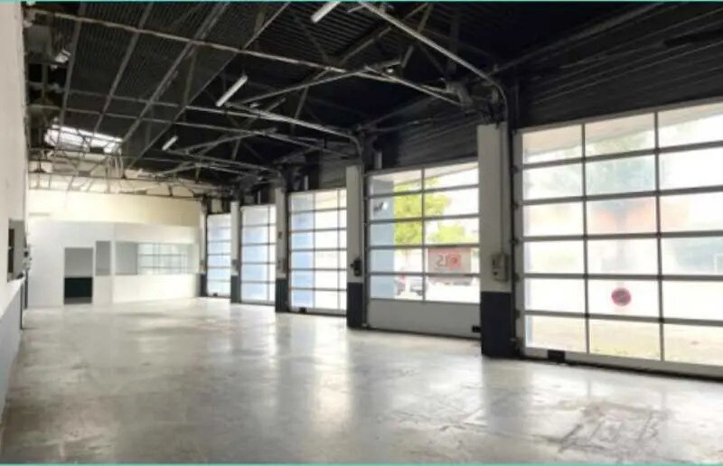 Light Industrial in Vénissieux to rent - Interior Photo - Image 3 of 6