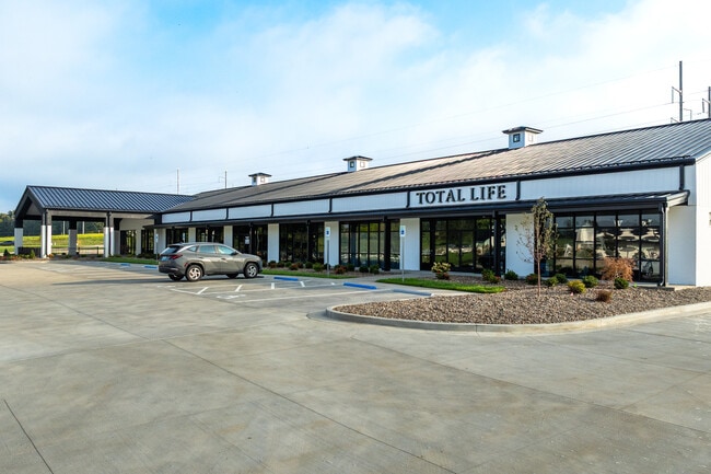 More details for 124 Ernest R. Kouma Blvd, Radcliff, KY - Retail to Rent