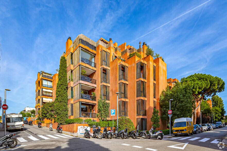 Carrer de Raset, 29, Barcelona, Barcelona to rent - Primary Photo - Image 1 of 1