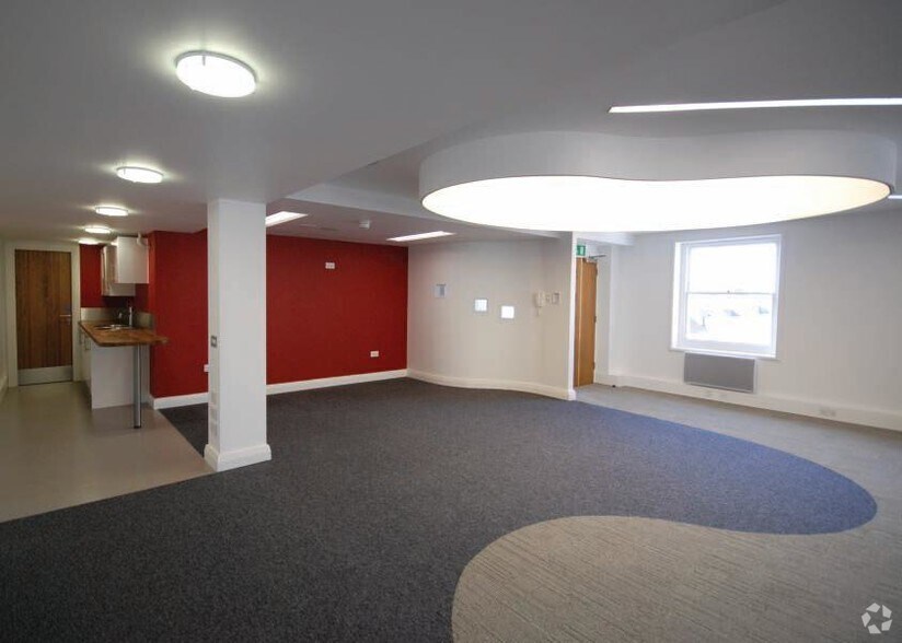 11 Upper Market St, Hove to rent - Building Photo - Image 3 of 26