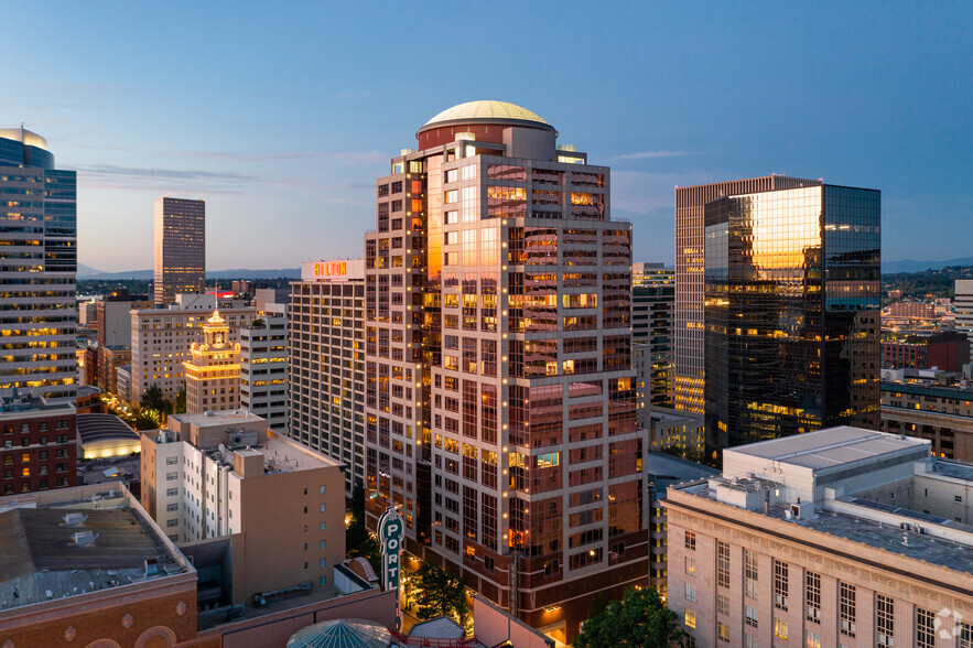 1000 SW Broadway, Portland, OR for rent - Building Photo - Image 1 of 3