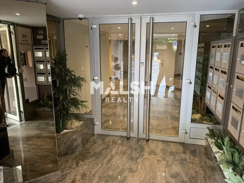 Office in Lyon to rent - Building Photo - Image 2 of 17