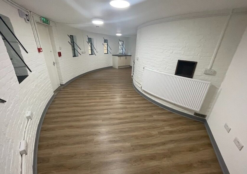 The Chapel, Station Rd, Hurst Green to rent - Interior Photo - Image 2 of 5