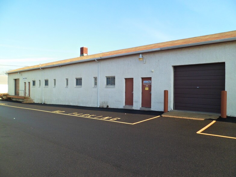 418 Caredean Dr, Horsham Township, PA for sale - Building Photo - Image 1 of 1