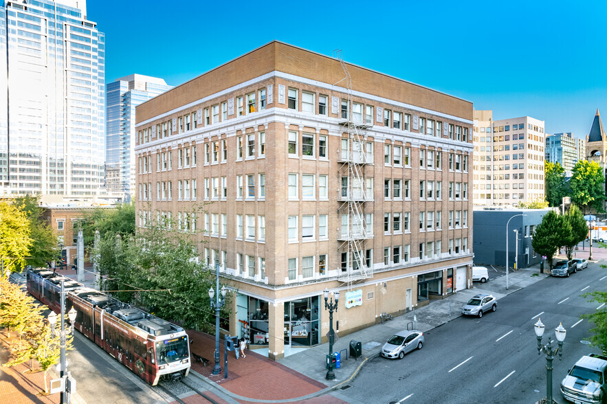 1127-1140 SW Morrison St, Portland, OR for rent - Building Photo - Image 1 of 14