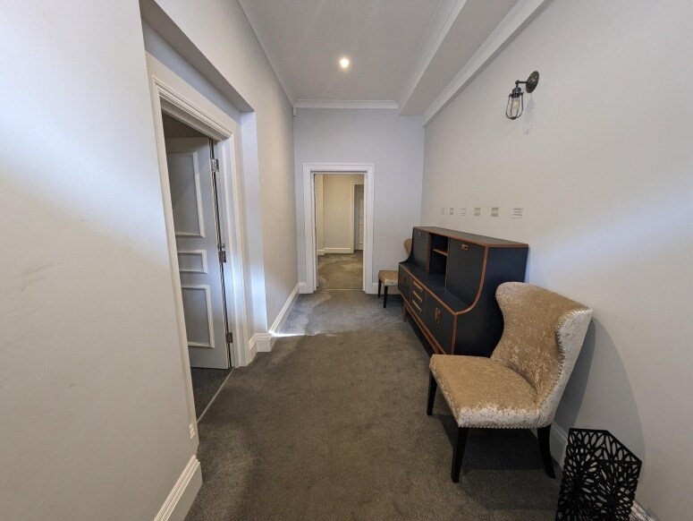 126-130 High St, Godalming to rent Interior Photo- Image 1 of 3