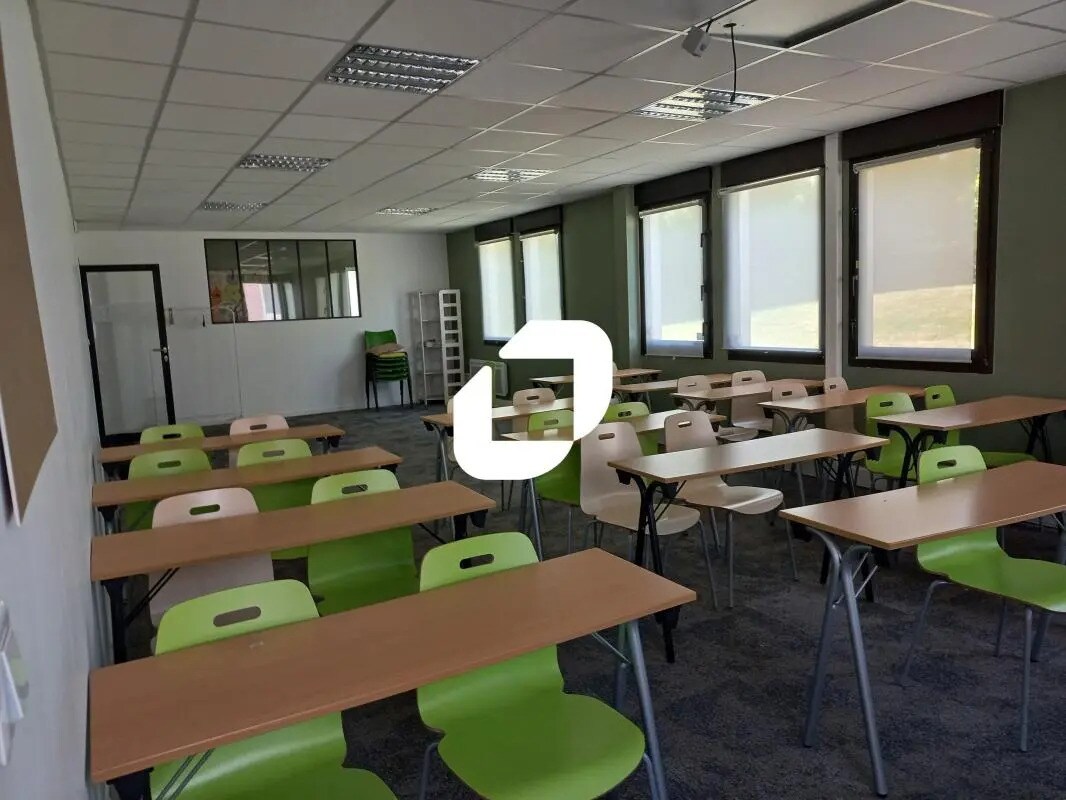 Office in VILLENEUVE-D'ASCQ to rent Interior Photo- Image 1 of 14