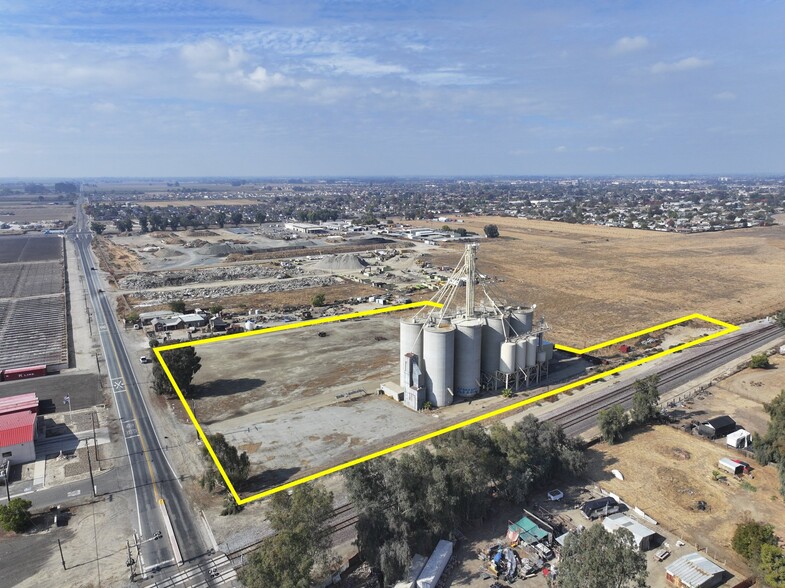 10622 Houston ave, Hanford, CA for sale - Primary Photo - Image 1 of 12