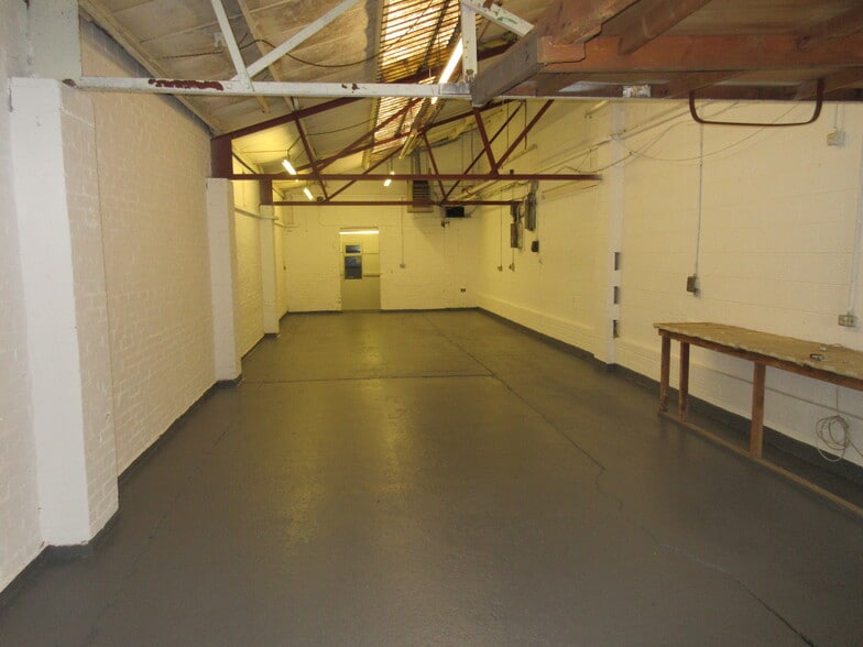 Pleck Rd, Walsall to rent - Interior Photo - Image 2 of 3