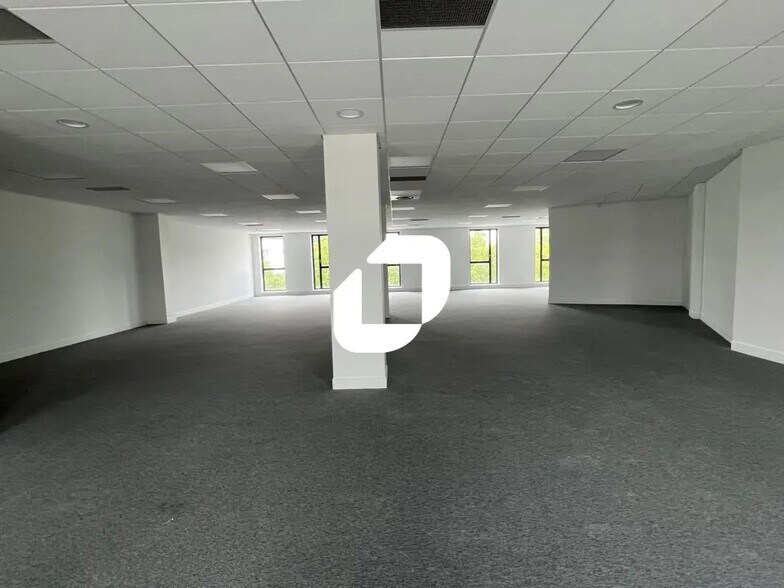 11-13 Rue John Hadley, Villeneuve-d'Ascq to rent - Interior Photo - Image 3 of 30