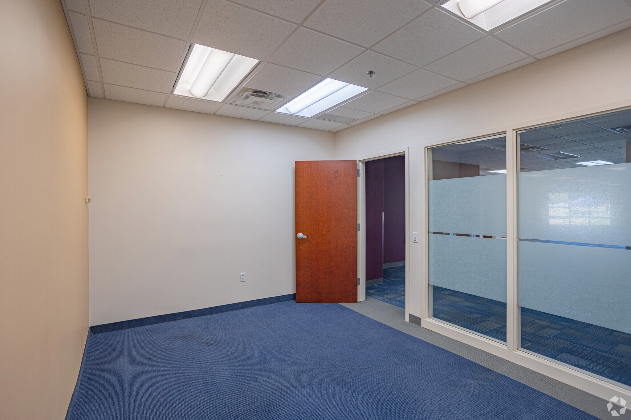 6301 Waterford Blvd, Oklahoma City, OK to rent Interior Photo- Image 1 of 10