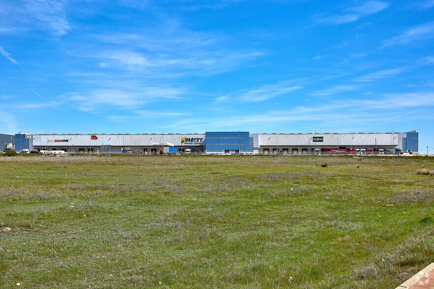 Calle del Parque Logístico, 1 B, Carmona, Sevilla to rent - Building Photo - Image 2 of 11