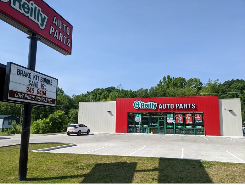 728 Parkway Dr, Salyersville, KY for sale - Building Photo - Image 1 of 1