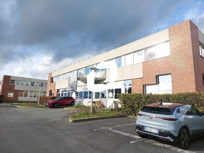 Office in Bièvres to rent - Building Photo - Image 3 of 10