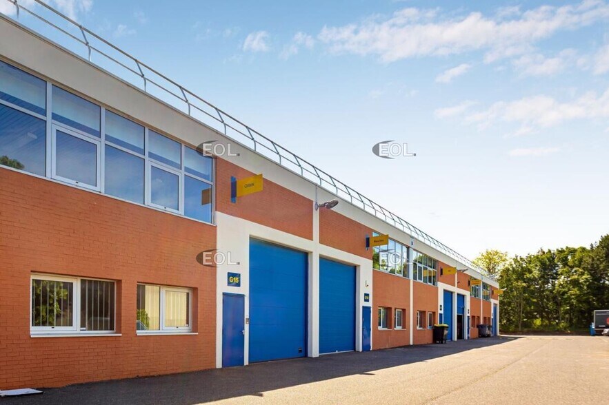 Light Industrial in SAINT-OUEN-L'AUMONE to rent - Building Photo - Image 1 of 10
