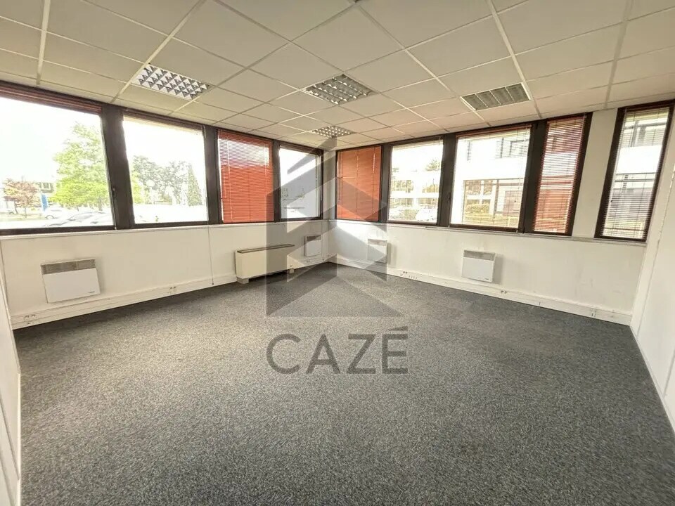 Office in Bordeaux for sale Interior Photo- Image 1 of 4