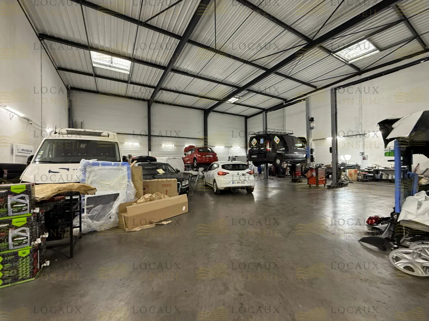 Light Industrial in Belloy-en-France to rent Interior Photo- Image 1 of 7
