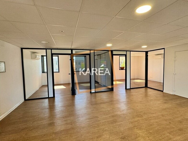 Office in Mareuil-lès-Meaux to rent - Interior Photo - Image 1 of 5