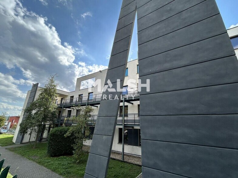 Office in Brignais to rent - Building Photo - Image 3 of 12