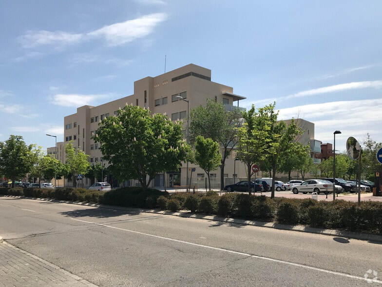 Avenida Juan Carlos i, I 1, Alcalá de Henares, Madrid to rent - Building Photo - Image 2 of 2