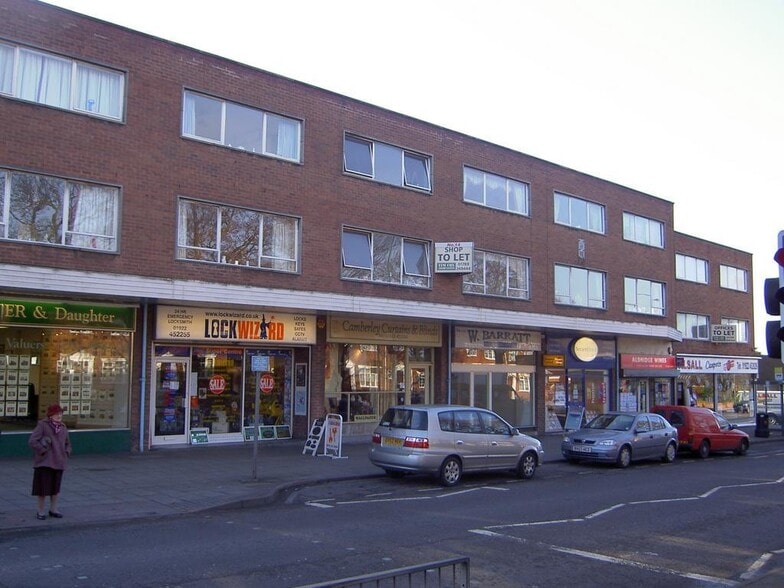 20 Leighswood Rd, Walsall to rent - Building Photo - Image 1 of 4