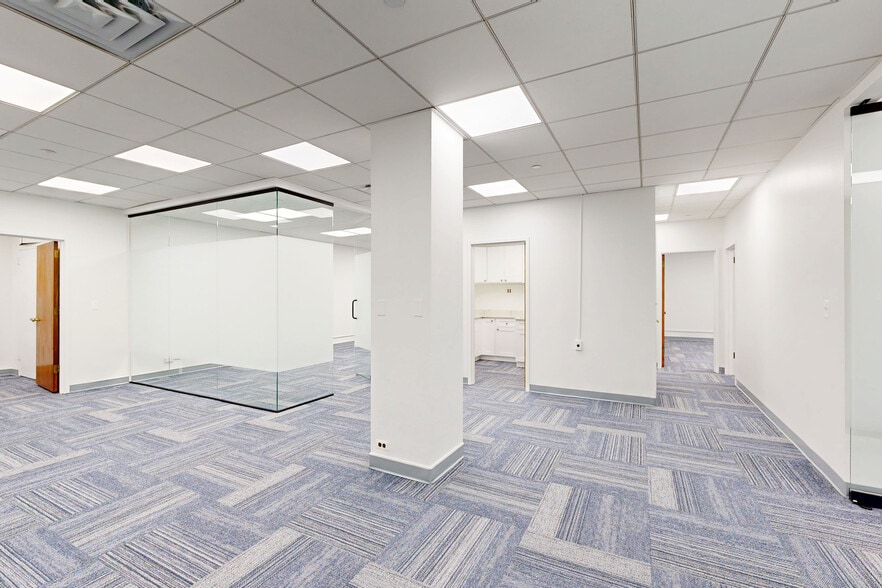 217 Broadway, New York, NY to rent - Matterport 3D Scan - Image 2 of 21