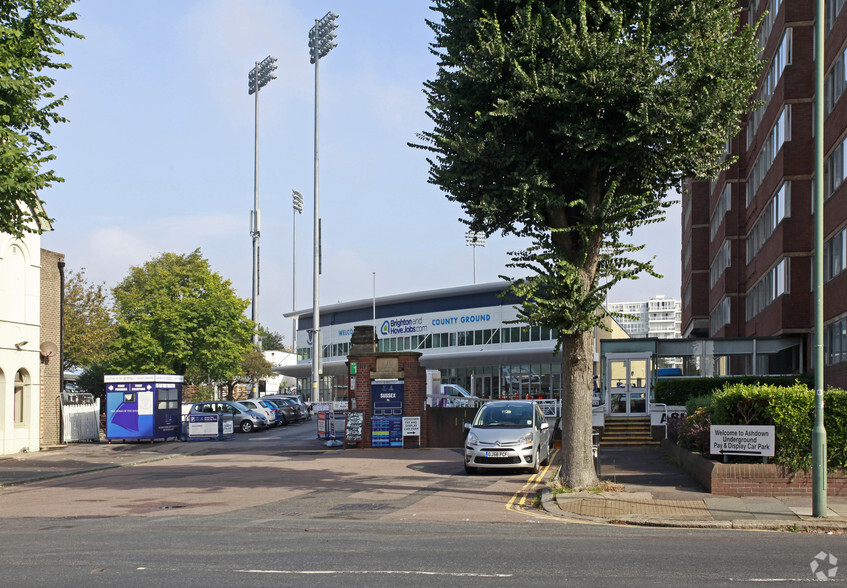 Eaton Rd, Hove for rent - Primary Photo - Image 1 of 8