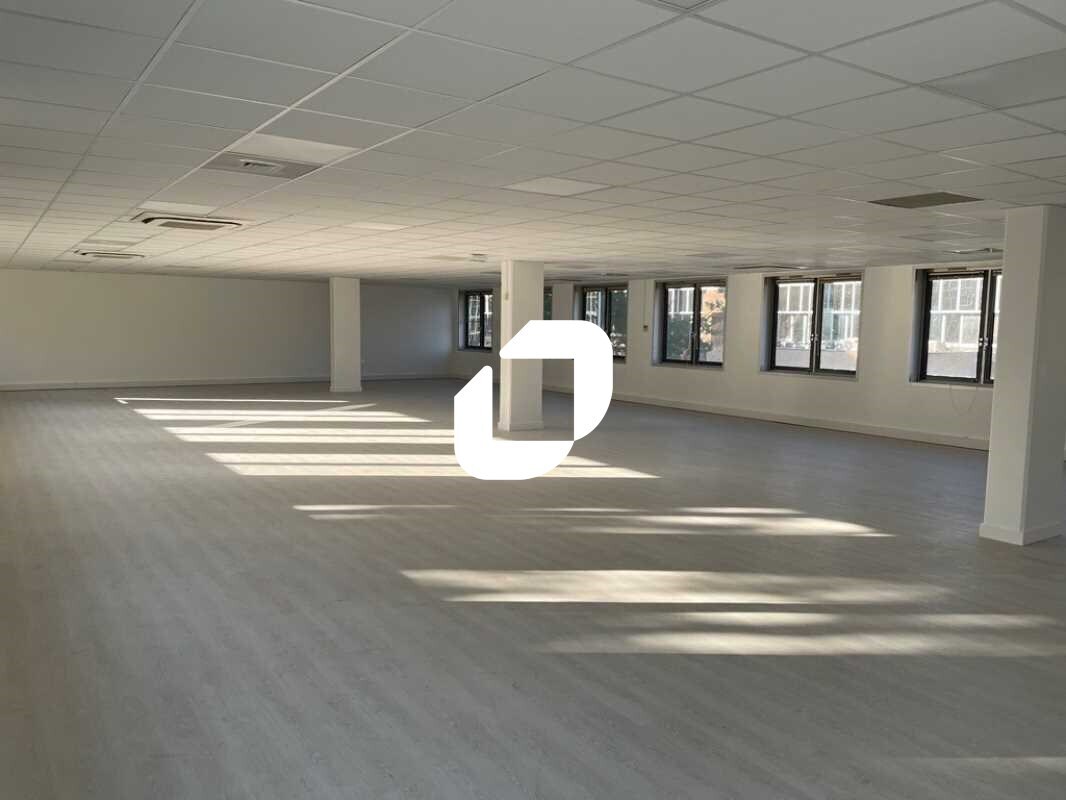 Office in Saint-Germain-en-Laye to rent Interior Photo- Image 1 of 5